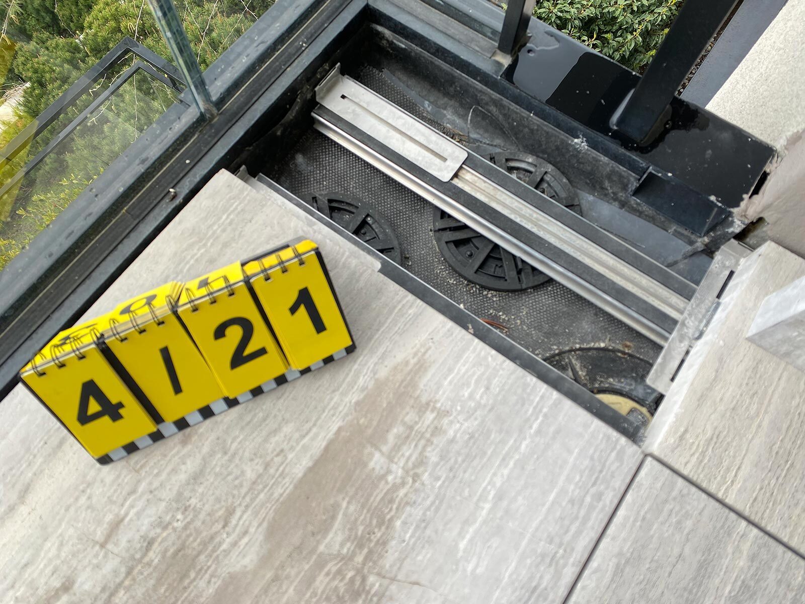 Verlegung auf Stelzlager